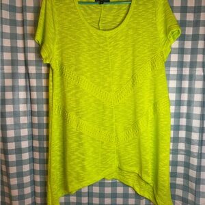 NWOT Signature Studio Neon Yellow Short Sleeve Top with Shark-bite bottom